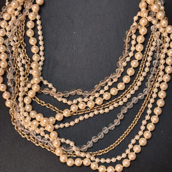 Elegant Multi-Strand Pearl and Gold Necklace - Picture 2 of 12